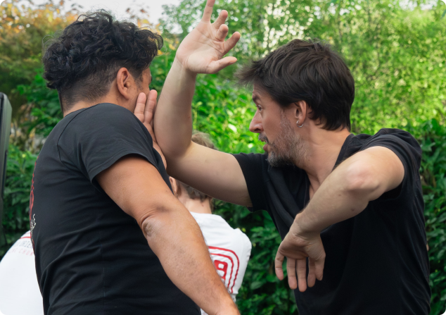 Démonstration entre deux instructeurs.